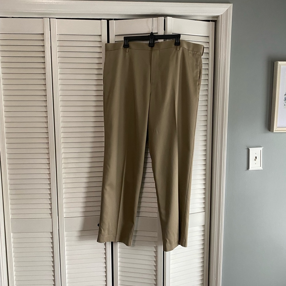 Dockers Essential Khakis SZ 42 X‎ 32